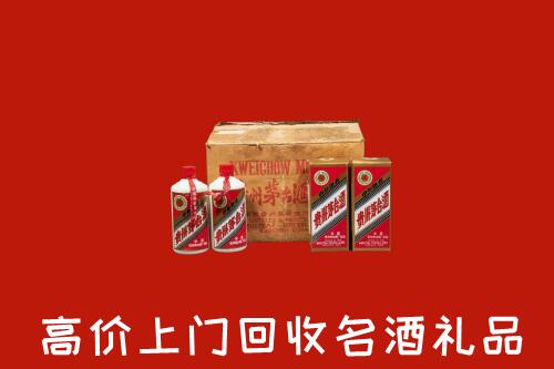 附近收购：巴音郭楞和硕县回收铁盖茅台酒
